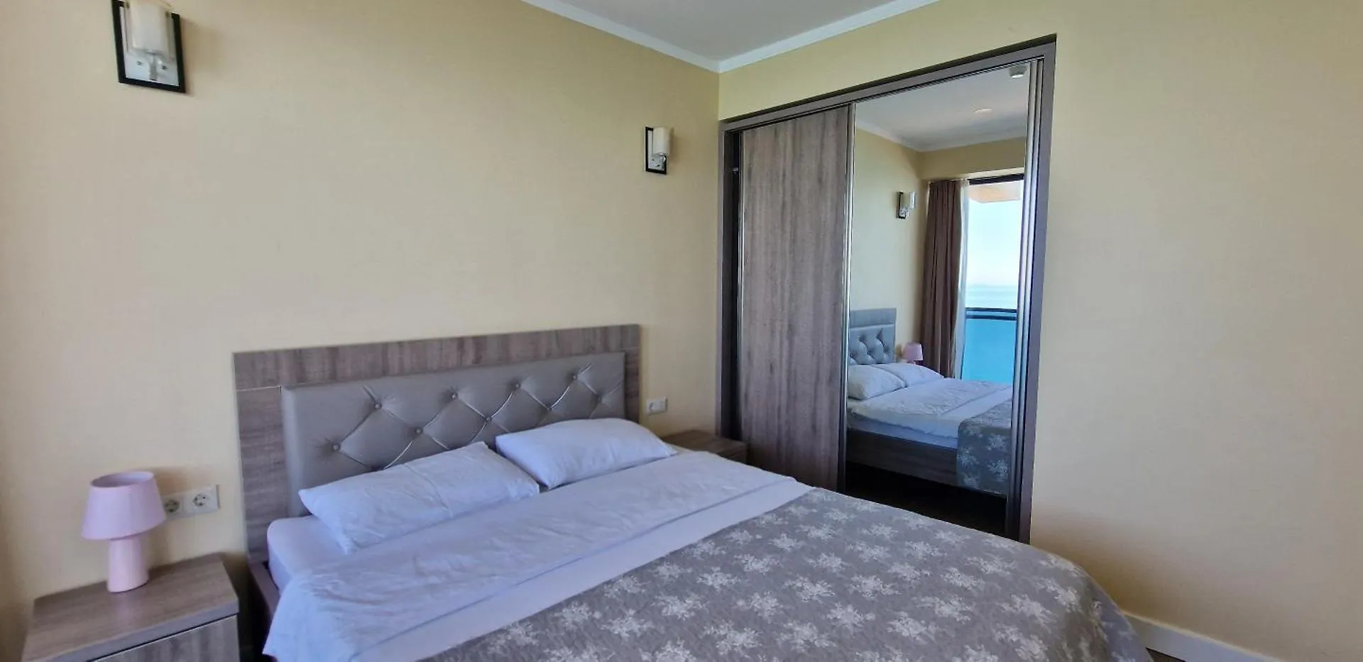 Your Beach Tower Apartment Batumi 0*,